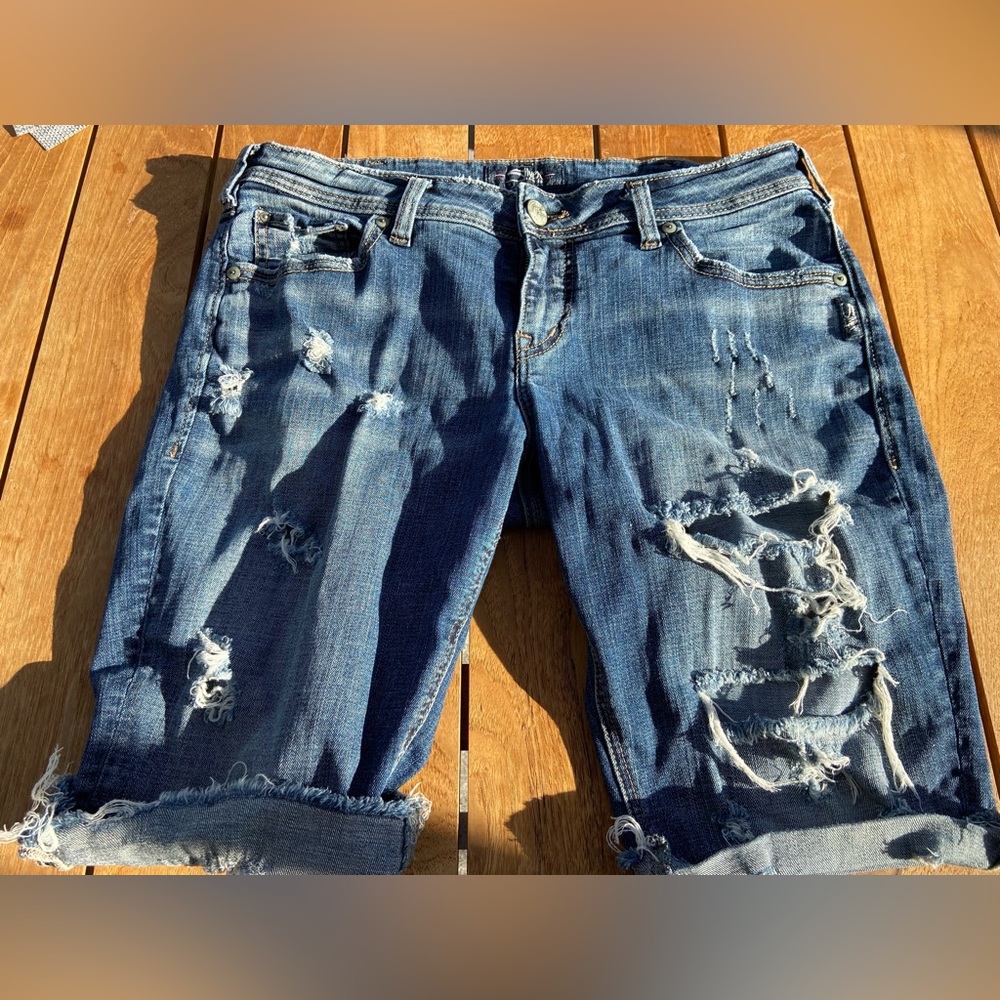 Silver Jeans distressed Bermuda Jean shorts 31W x 9L
